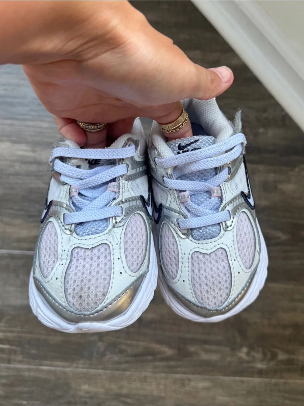 Nike V5 RNR light violet metallic sliver 7c sliver sneakers